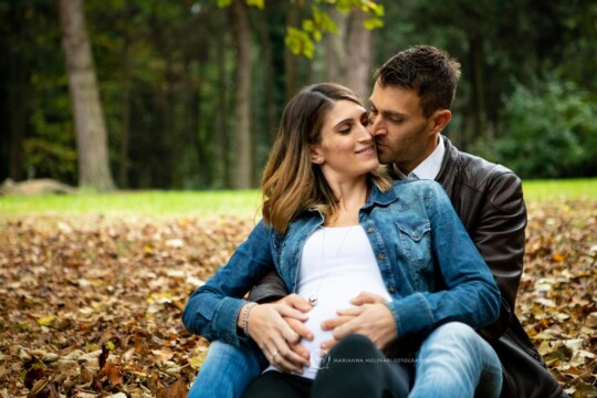 Fotografia di maternità nel parco: Camilla